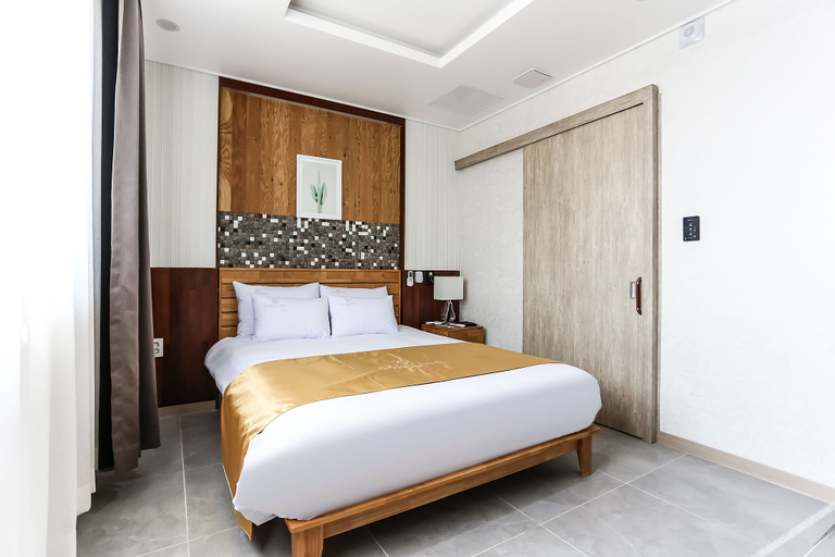 Bedroom 2, Jeju City Hall Hotel, Jeju