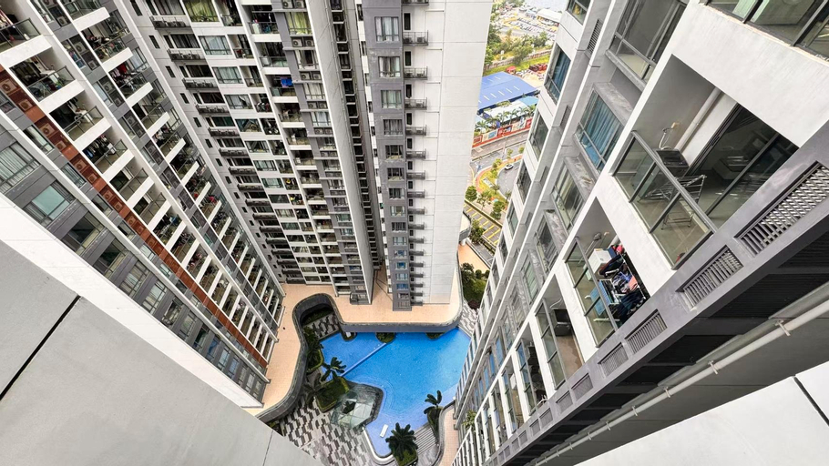 Exterior & Views 18