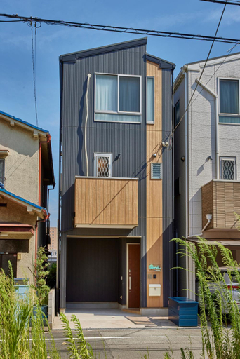 Exterior & Views