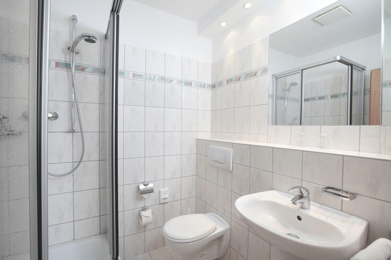 Bathroom 3, Hotel Idyll Am Wolgastsee, Vorpommern-Greifswald