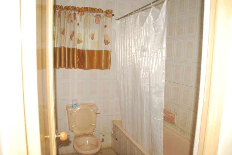 Bathroom 3, Peace Haven Hotel, AbujaMun