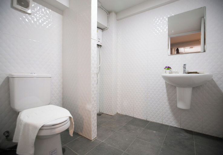 Bathroom 5, 185 @ Surawong Hotel, Bang Rak