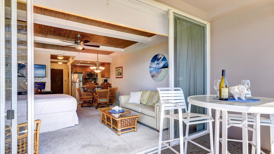 Others 4, The Whaler Resort: Suite 515~Studio with Stunning Center Courtyard & Ocean Views, Maui