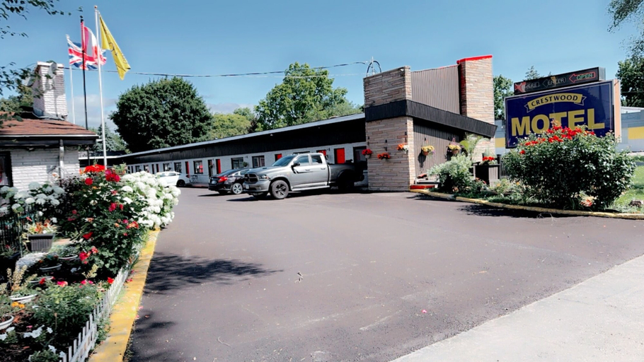 Exterior & Views 2, crestwoodmotel, Halton