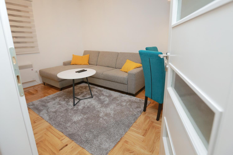 Others 5, Apartman Una, Istočno Sarajevo