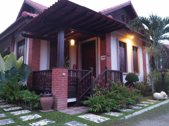 Exterior 1