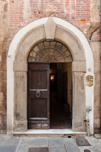 Hostly - Garden House near the Tower - Historical house with Private Garden, Pisa
