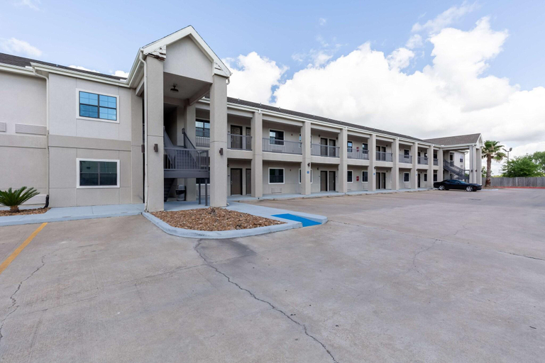 Exterior & Views 2, Studio 6 Bay City, TX, Matagorda