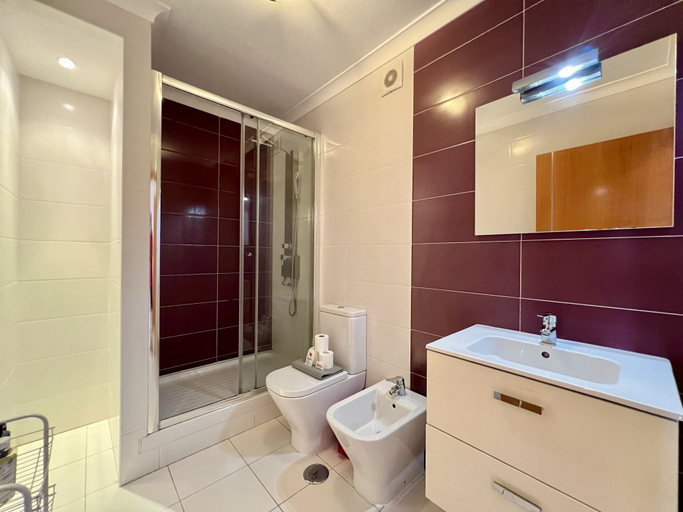 Bathroom 3, Monte Gordo Beach Ocean View 4 by Homing, Vila Real de Santo António