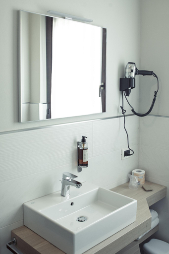 Bathroom 4, Hotel La Pina, Brescia