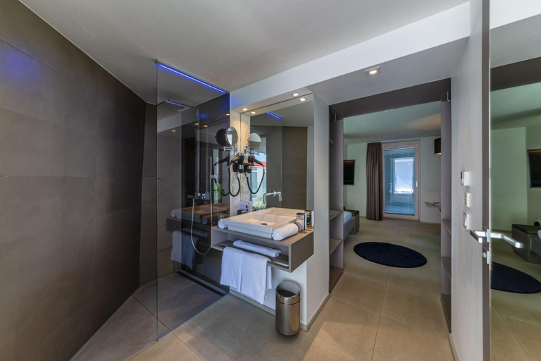 Bathroom 4, Aquaturm Hotel Plus Energie, Konstanz
