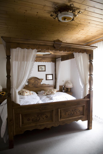 Bedroom 8