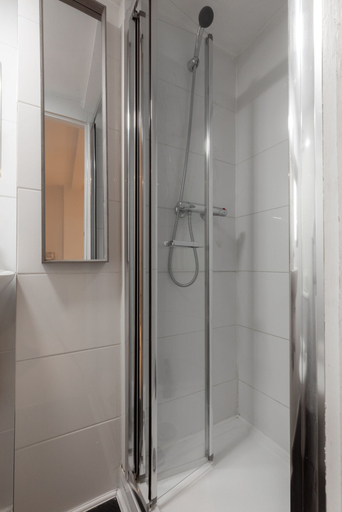 Bathroom 4, Edgware Road apartments, London