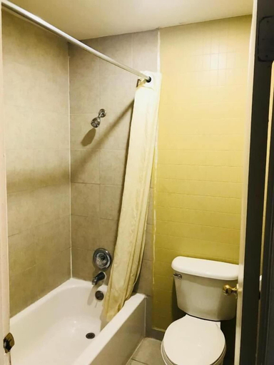 Bathroom 4, Roosevelt inn Motel, Bexar