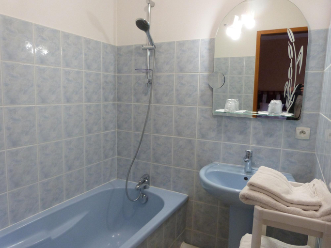 Bathroom 4, Logis Hotel les Confins du Perche, Sarthe