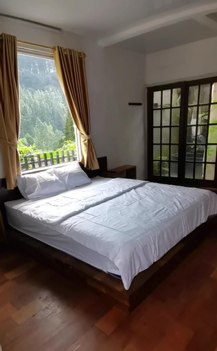 Bedroom 3, Shtepine Villas, Tegal