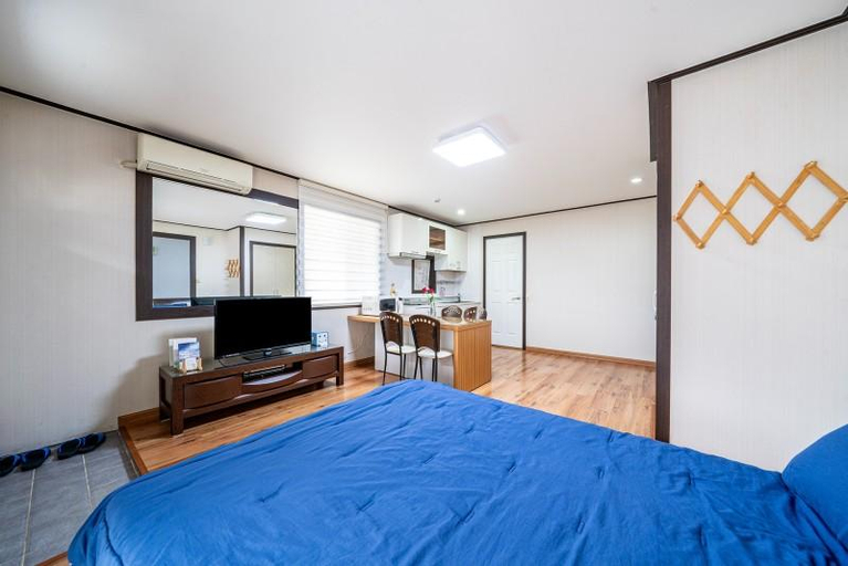 Bedroom 2, Danyang Tiffany Pension, Danyang