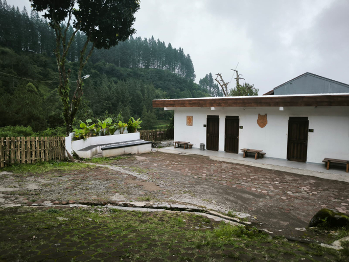 Exterior 13