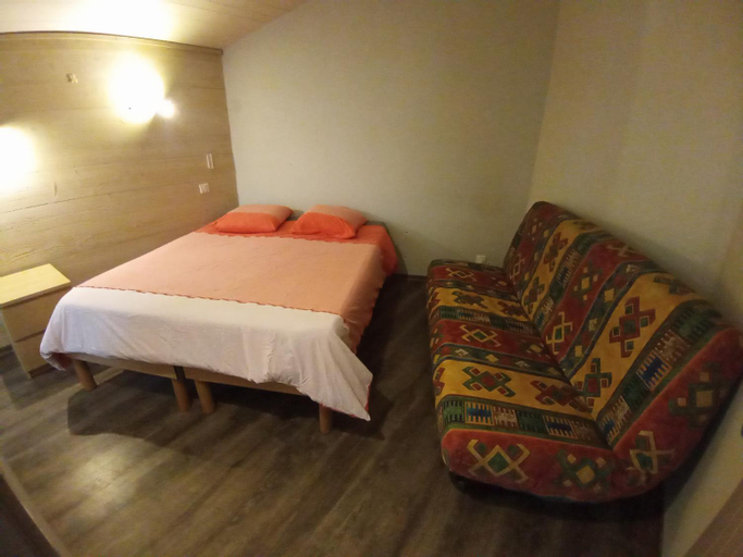 Bedroom 2, CHAMBRES D'HOTES David Hellebuyck, Ain