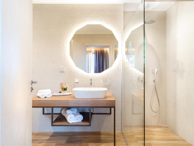Bathroom 5, Atmosphere Hotel, Pavel Banya