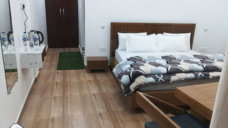 Bedroom 2, Hasuli Hotel, Rudraprayag