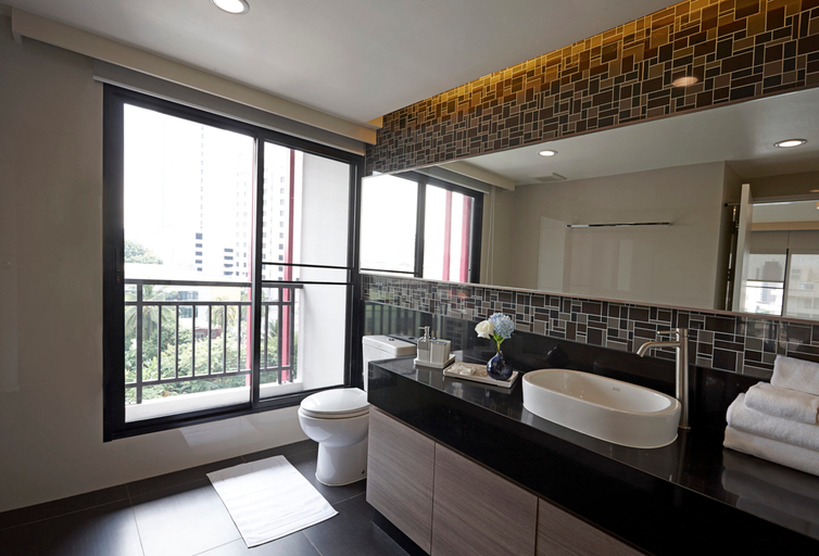 Bathroom 7