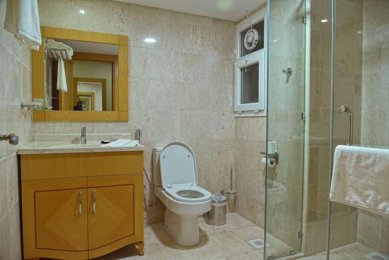 Bathroom, The Muscat Plaza Hotel, Bausher