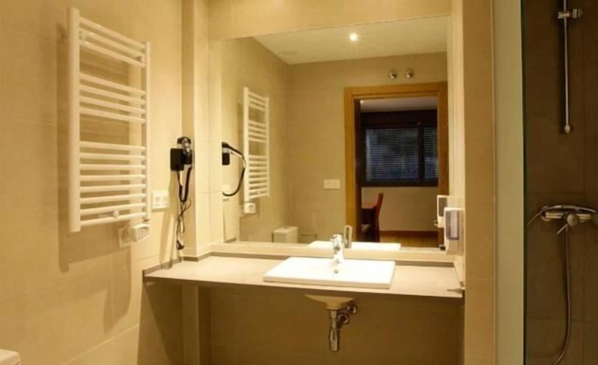Bathroom 4, Aginaga Hotela, Guipúzcoa
