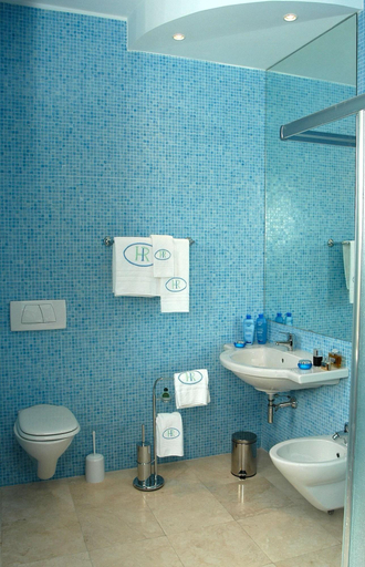 Bathroom 5, Hotel Royal, Chieti