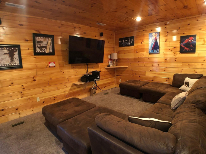 Bedroom 2, Playhouse Cinema - Four Bedroom Cabin, Sevier