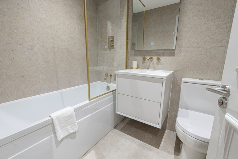 Bathroom 3, JOIVY Stylish 1 bed flats in Soho, London
