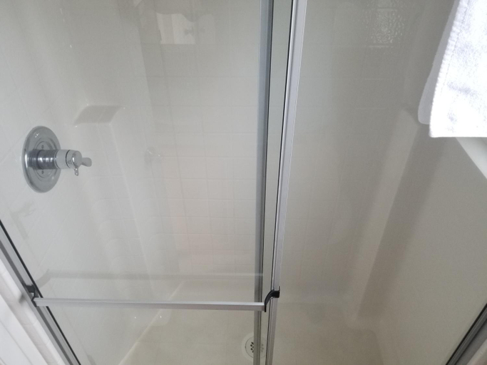 Bathroom 3, Paradise Cove Resort & Marina, Tillamook
