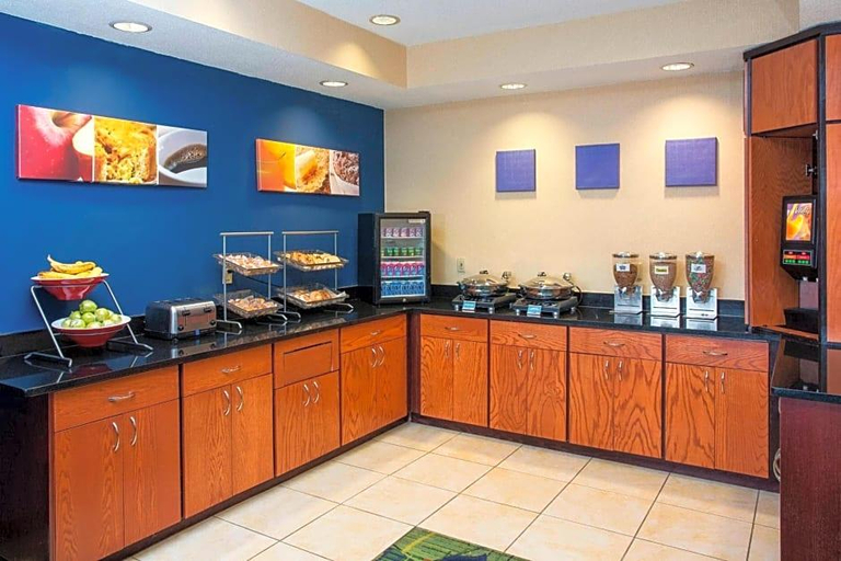 Food & Drinks 5, Fairfield Inn Middletown Monroe, Butler