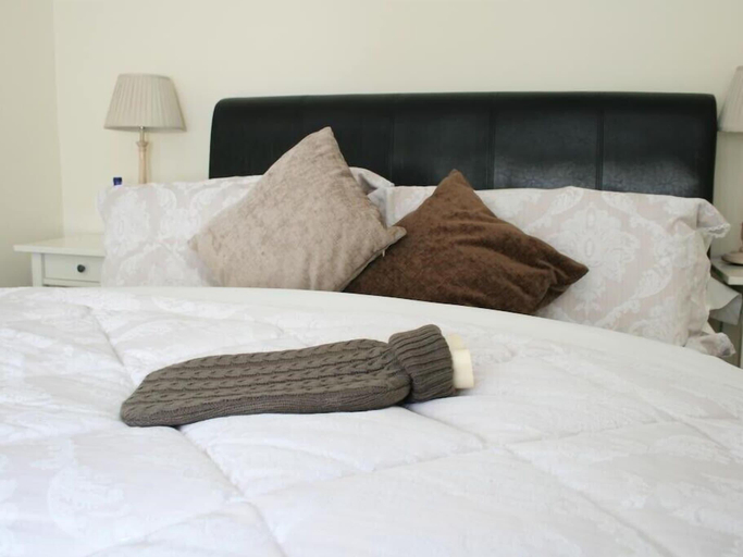 Bedroom 2, The Crewe Arms, Northamptonshire