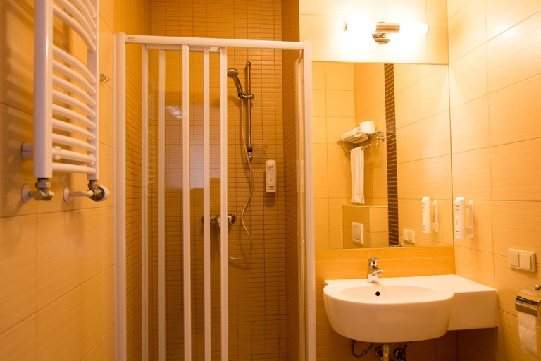 Bathroom, Kukubara Bowling Center, Myszków