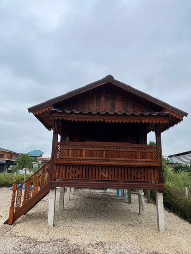Rachatadapa Village, K. Wang Sombun
