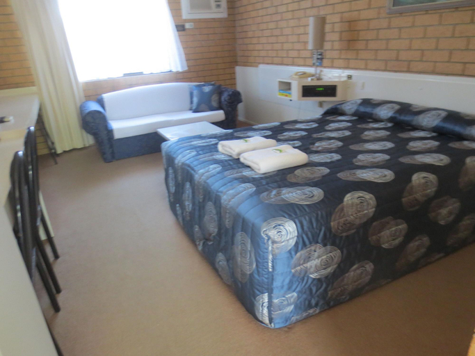 Bedroom 3, Aspley Pioneer Motel, Aspley