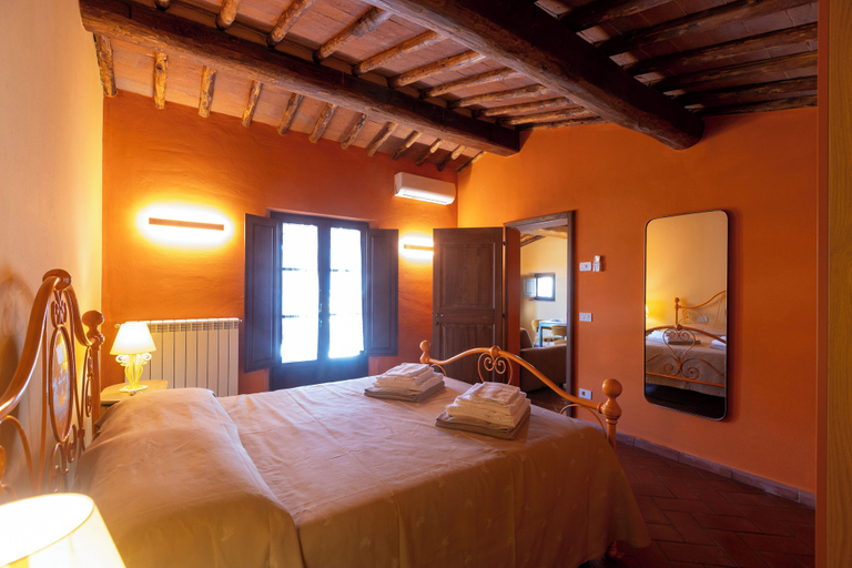 Bedroom 4, Corbezzolo, Siena