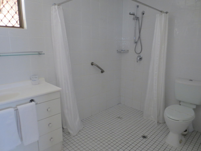 Bathroom 4, Aspley Pioneer Motel, Aspley