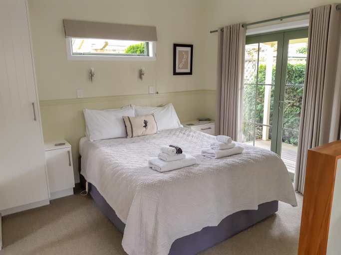 Bedroom 2, Clive Colonial Cottages, Hastings city