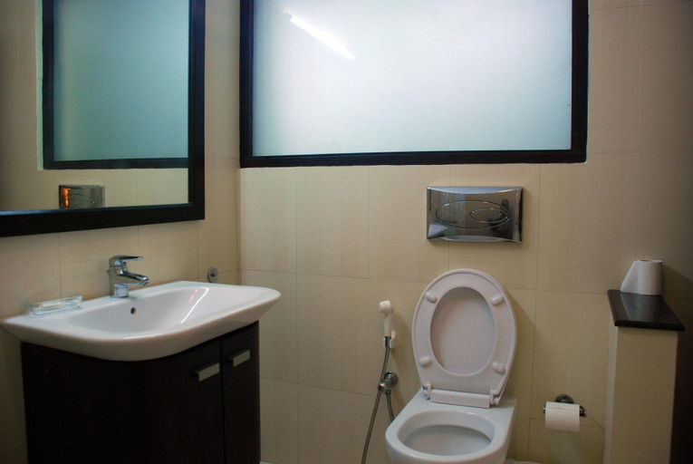 Bathroom 5, Alasia Hotel, Solan