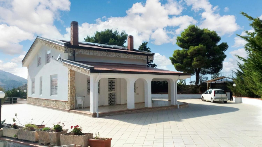 Others 2, Charming Villa in Monreale with Private Pool, Palermo