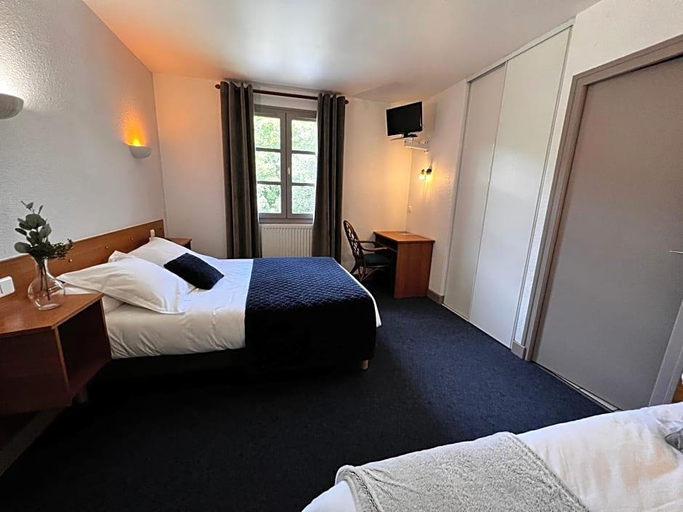 Bedroom 3, L'Escoundillou, Cantal