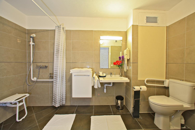 Bathroom 4, Hotel du Chateau, Lot