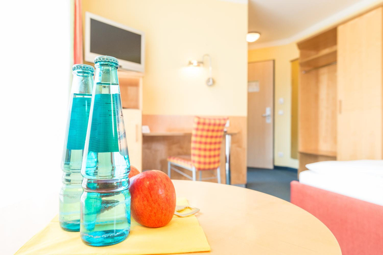 Others 4, Hotel Beim Schrey, München