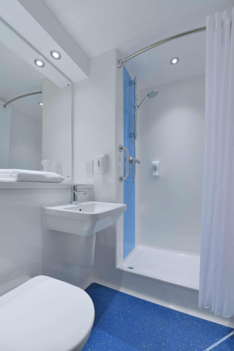 Bathroom 3, Travelodge London Park Royal, London