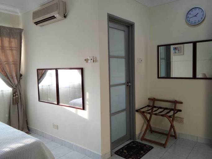 Bedroom 3, Aini's Guest House In Vista Amani Condo, Kuala Lumpur