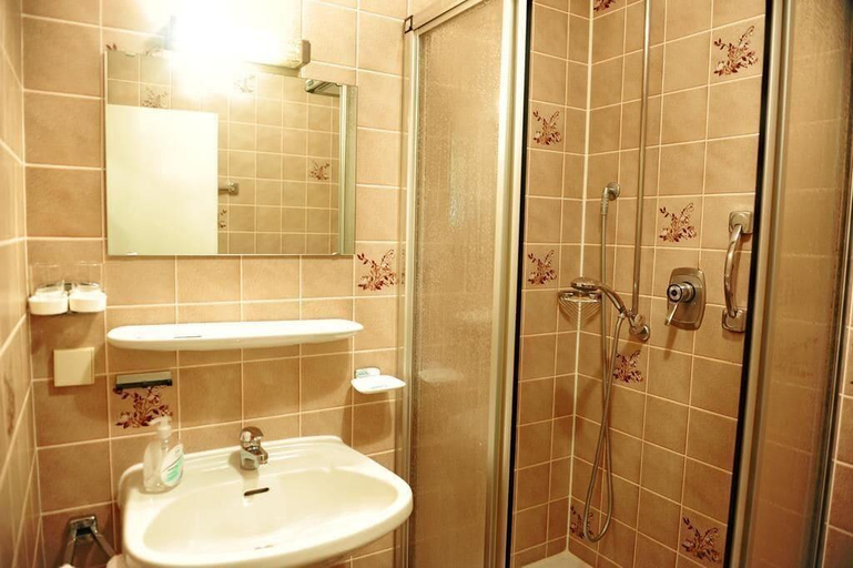 Bathroom 4, Hotel Kienberger Hof, Ostallgäu
