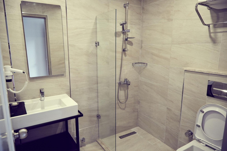 Bathroom 5, Two Seas Hotel, Marmaris