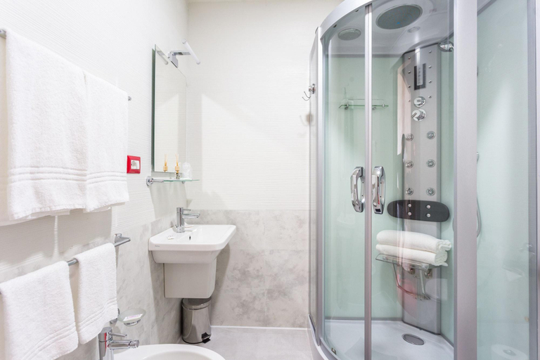 Bathroom 4, Hotel Italia Dormelletto, Novara
